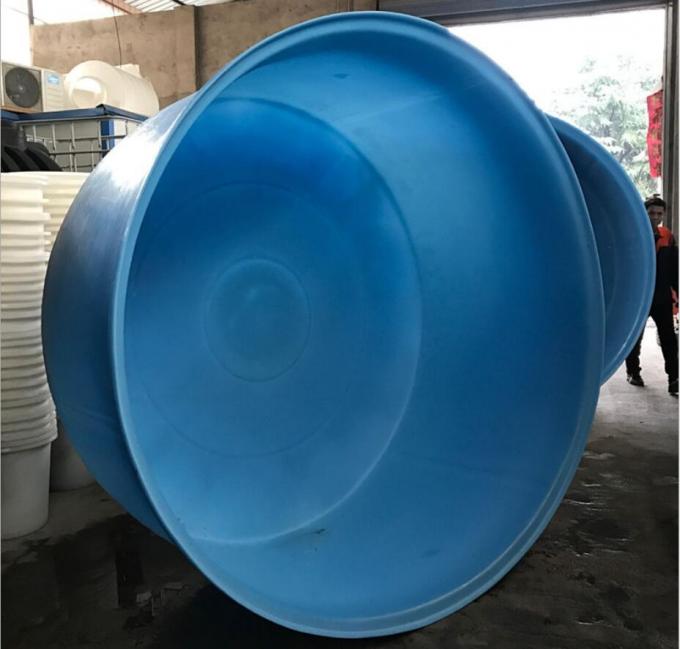 Aquaponics in a fish tank Impress your dinner guests with this self-sustaining aquarium that can grow food